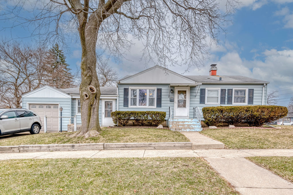 Property Photo:  1100 Shuler Street  IL 60123 