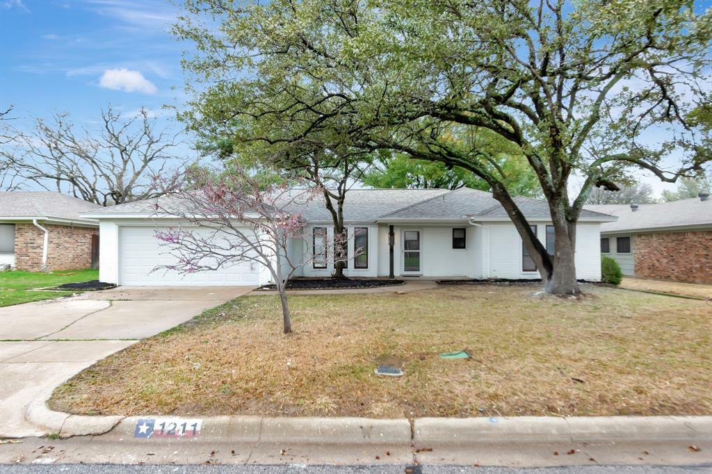 Property Photo: 1211 San Marcos Drive TX 76012