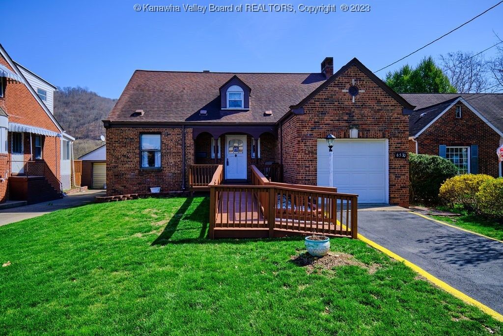 Property Photo: 6530 Roosevelt Avenue WV 25304