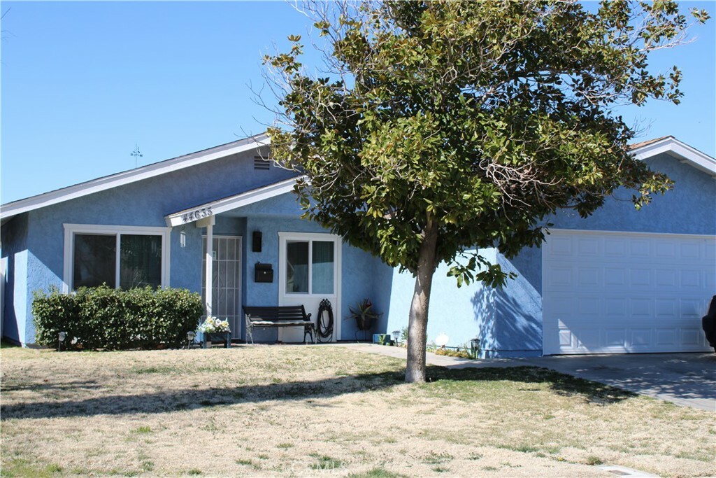 Property Photo:  44635 Gillan Avenue  CA 93535 