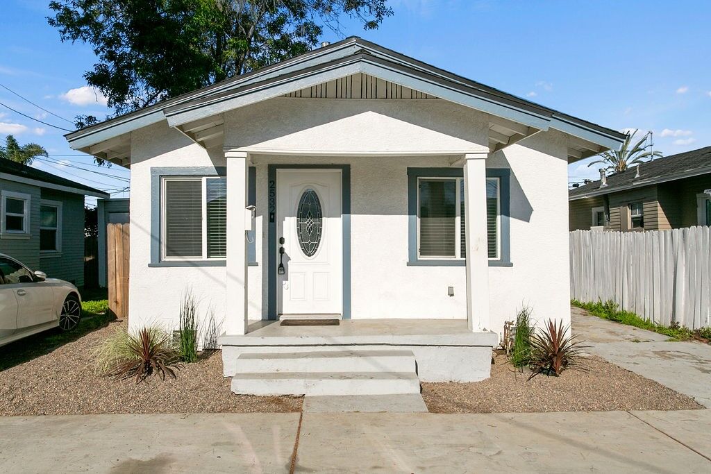 Property Photo:  2532 E 14th Street  CA 90804 
