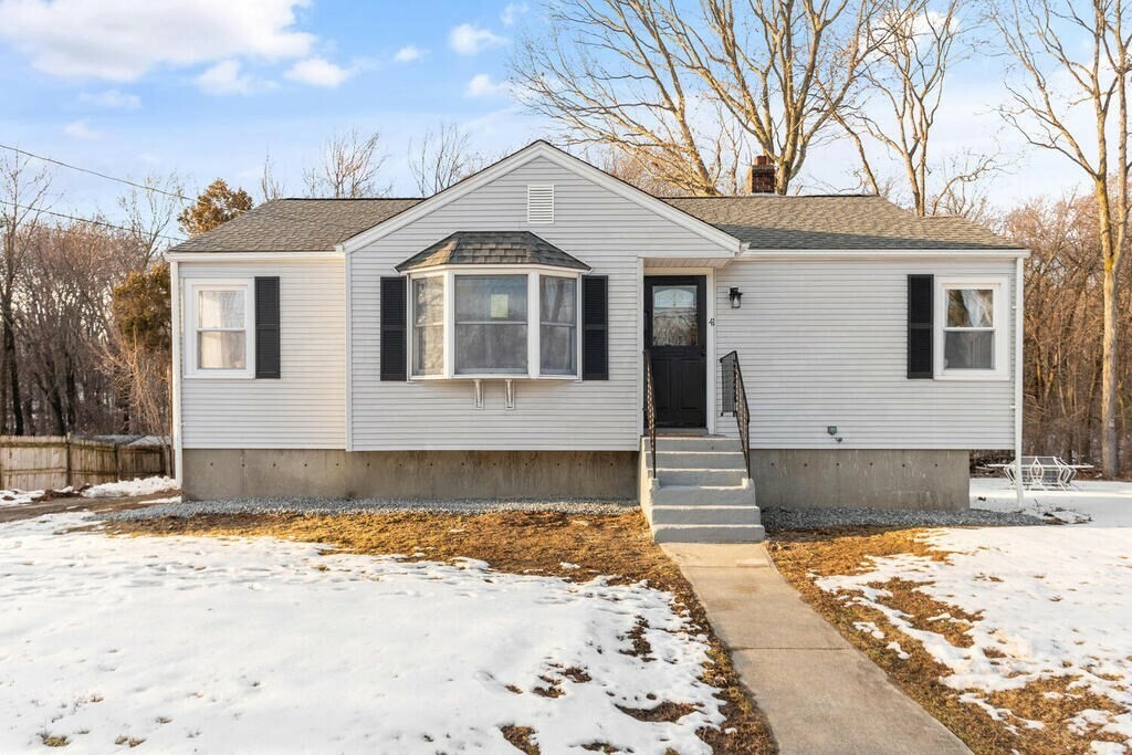 Property Photo: 41 Woodway Dr MA 01545