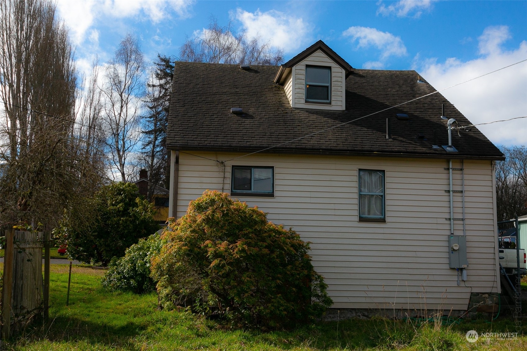 Property Photo: 715 6th Street WA 98362