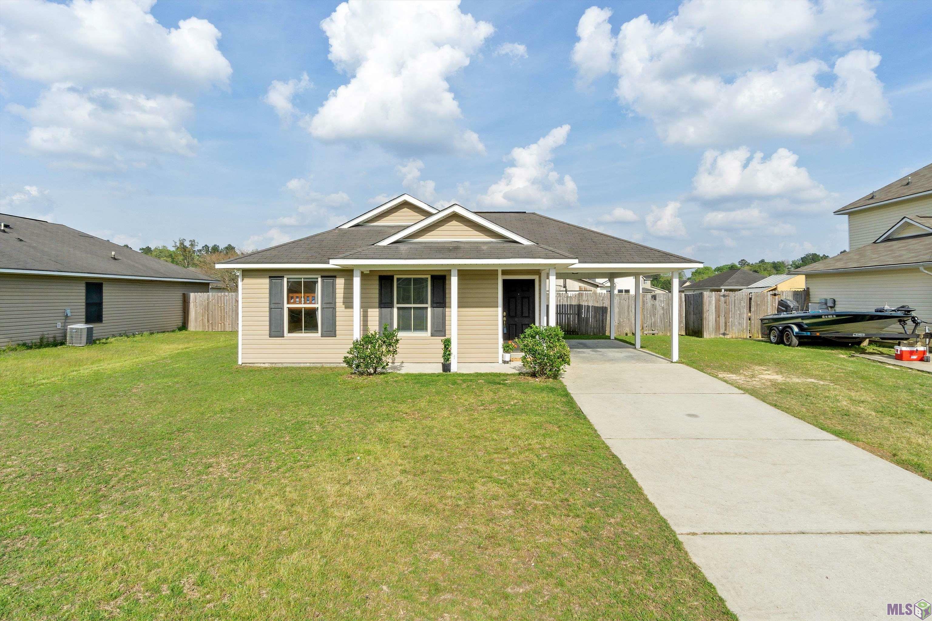 Property Photo: 35064 Quail Creek Dr LA 70706