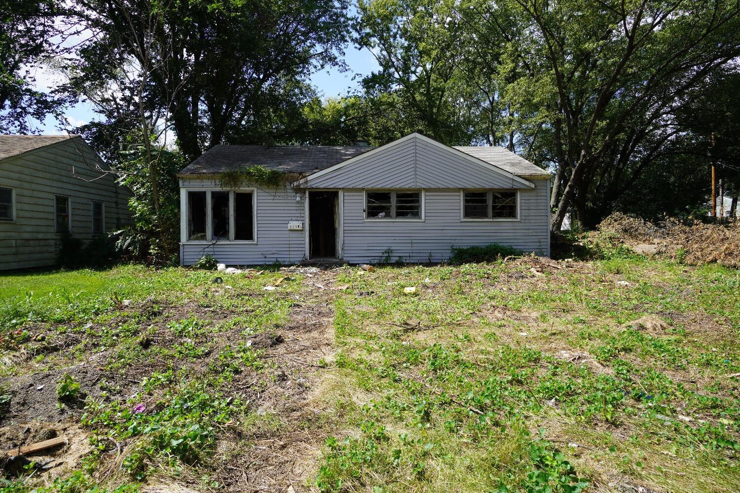 Property Photo:  1118 Benton Street  IN 46403 