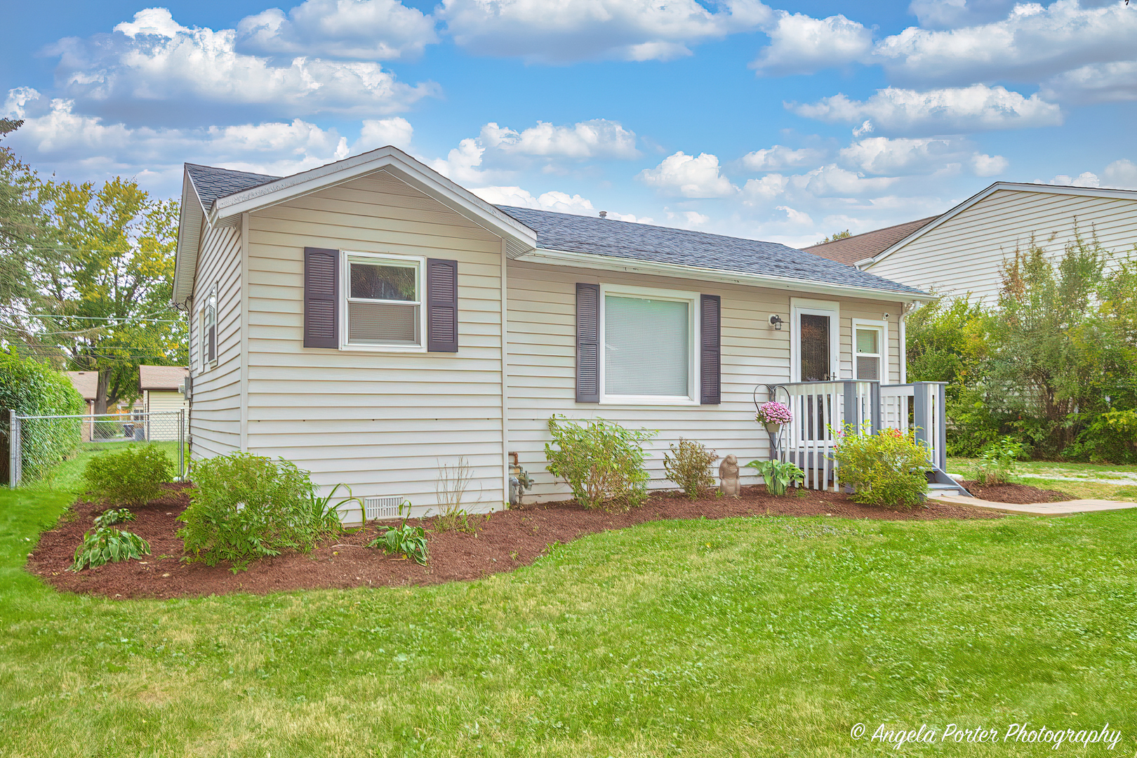 Property Photo: 5503 Oakwood Drive IL 60013