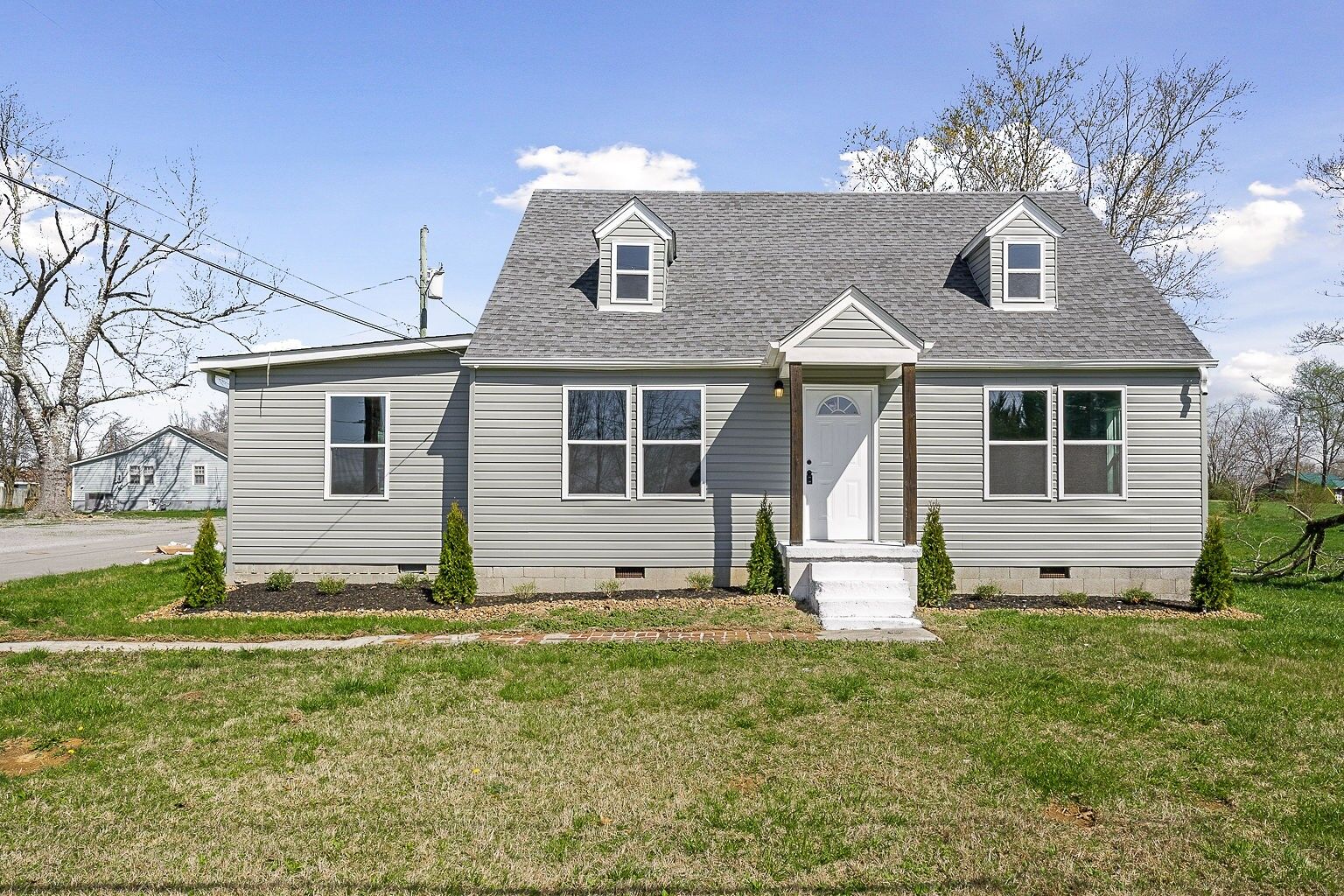 Property Photo:  482 W Main St  TN 37166 