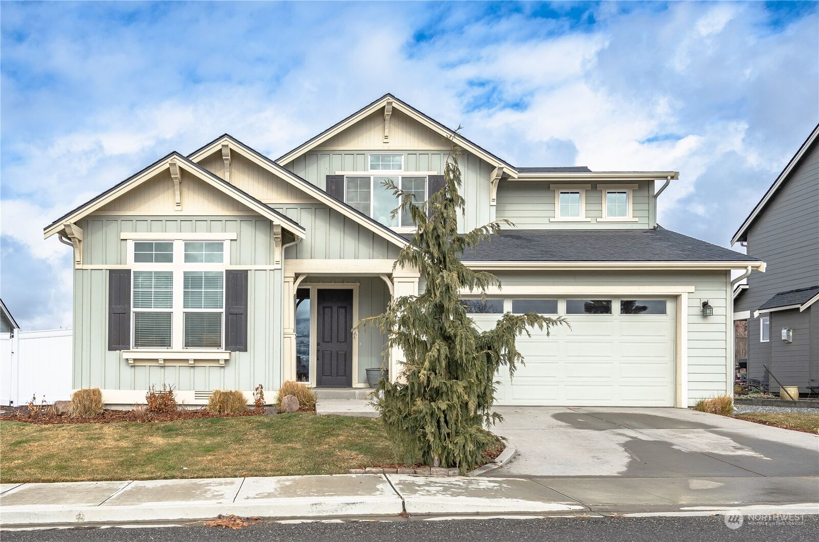 Property Photo:  1999 Legacy Place SE  WA 98802 