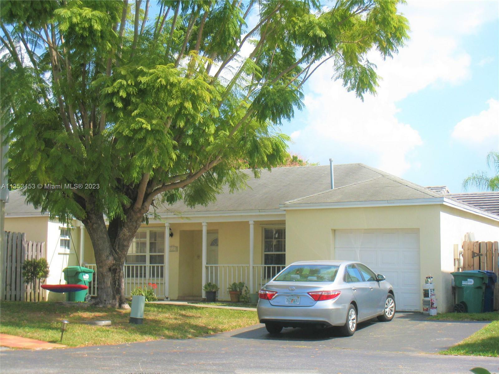 Property Photo:  