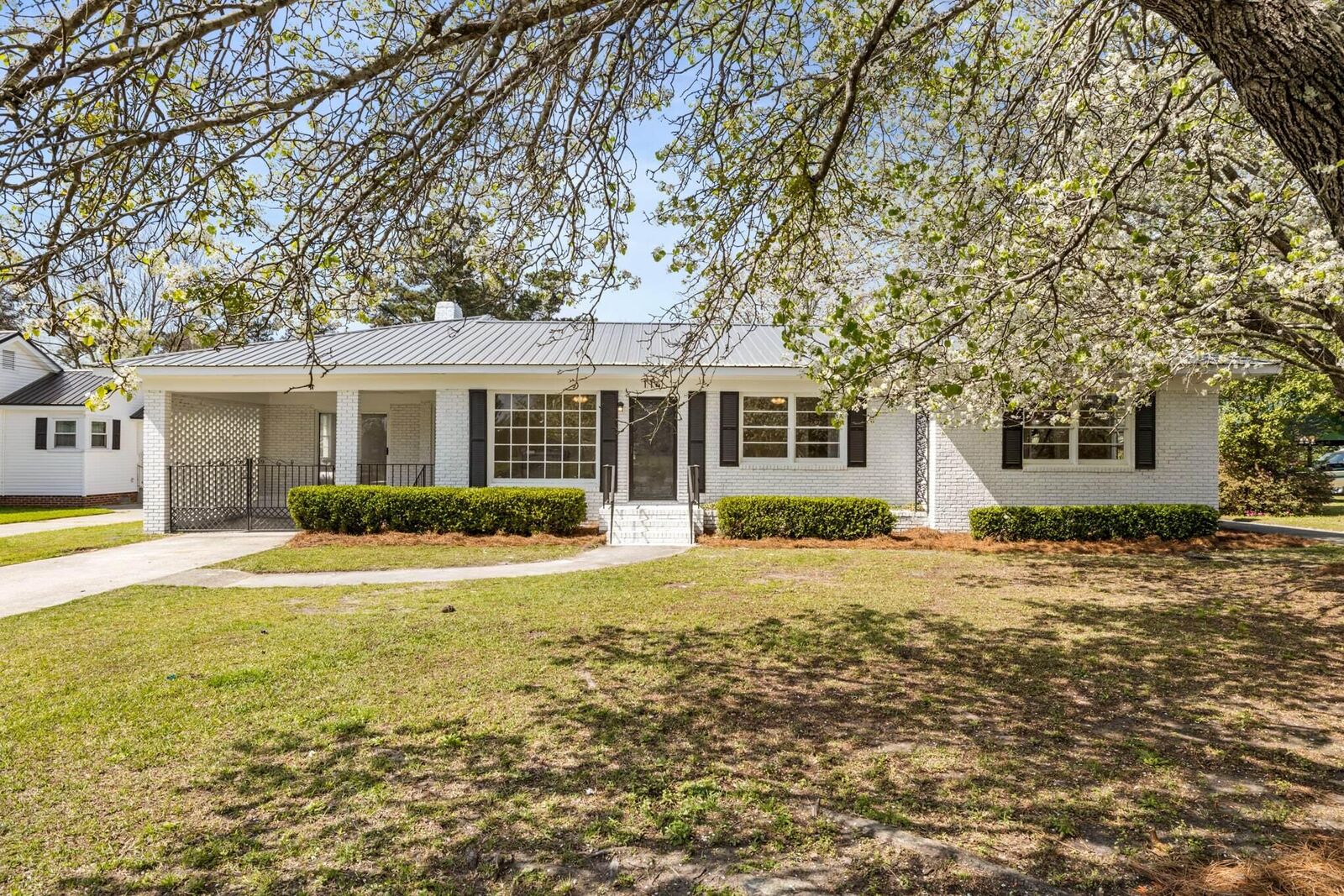 Property Photo:  114 Bay Street  SC 29479 