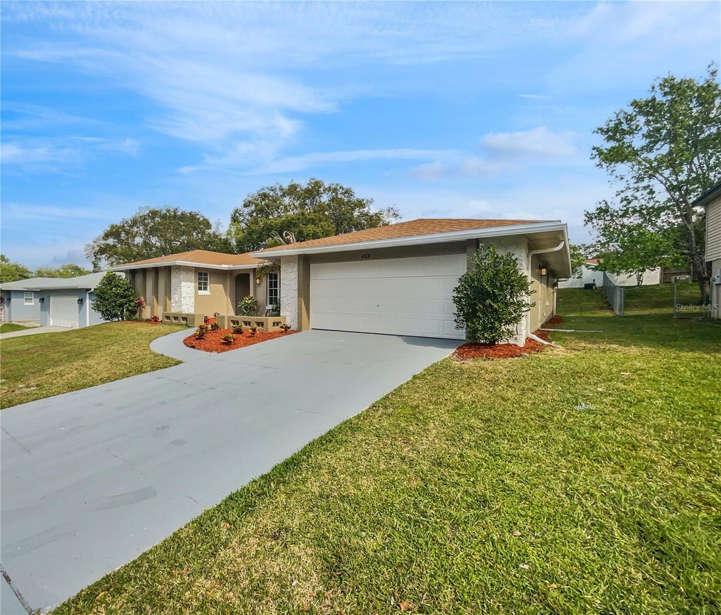 Property Photo: 653 Parkwood Avenue FL 32714