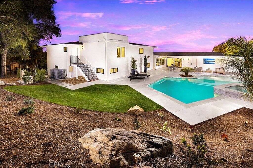 Property Photo:  909 E Mount Curve Avenue  CA 91001 