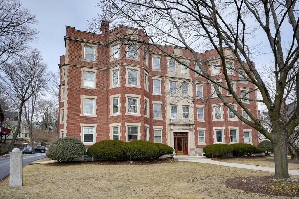 Property Photo: 135 Pleasant St 8 (Aka #22) MA 02476