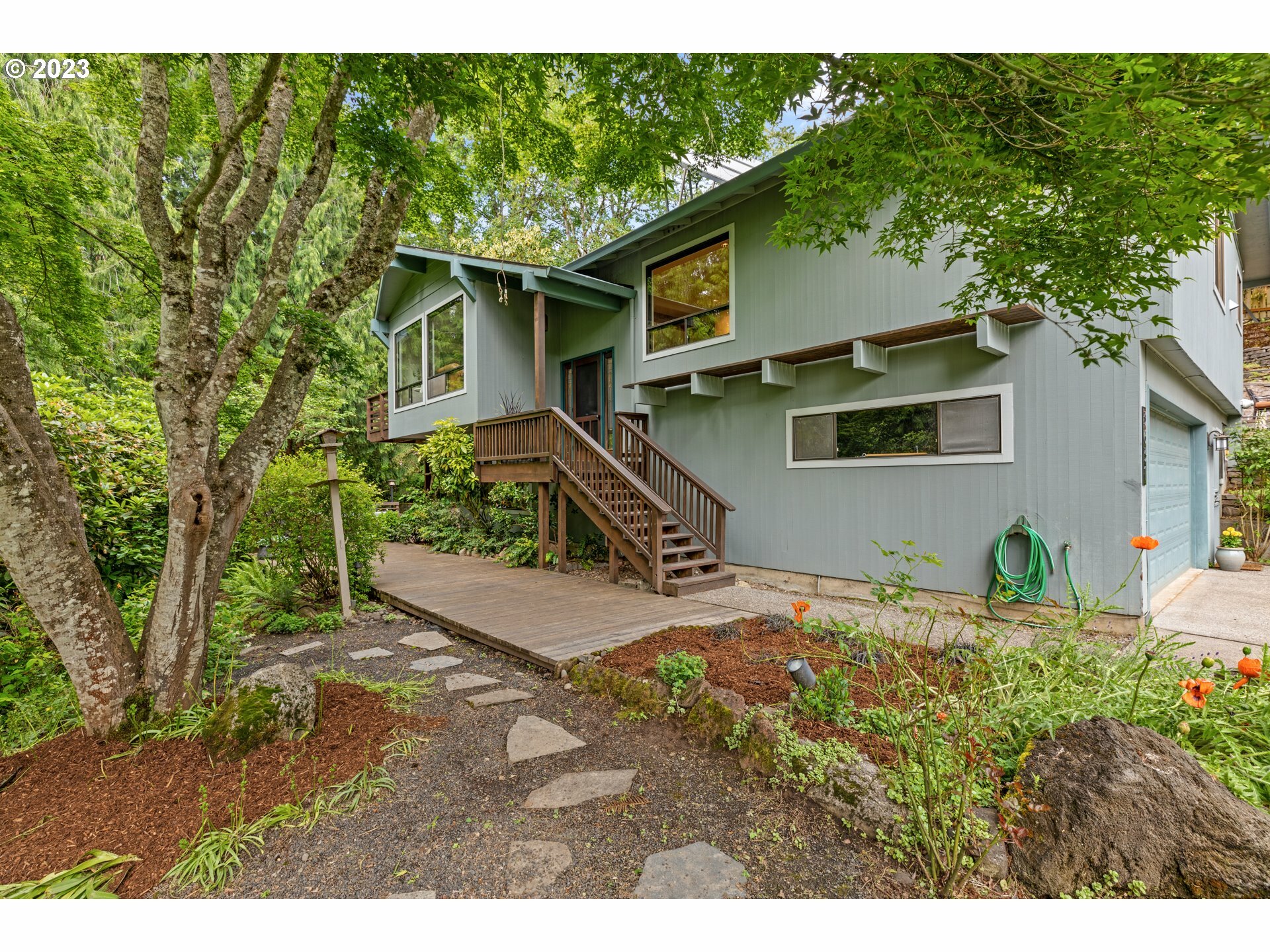 Property Photo: 3631 SW Ericwood Ln OR 97221