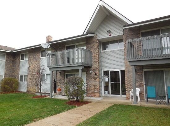 Property Photo: 16W755 Mockingbird Lane 204 IL 60527