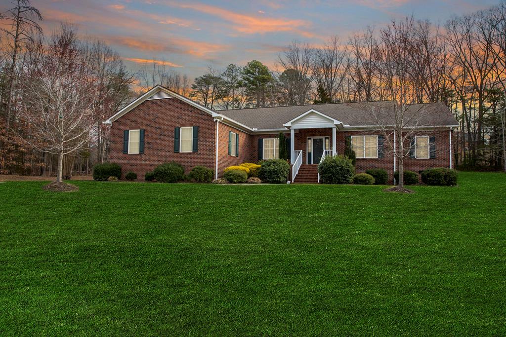 Property Photo:  814 Creekwood Trail  VA 23901 