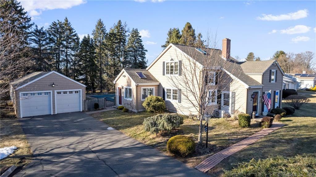 Property Photo: 1231 Maple Street CT 06067