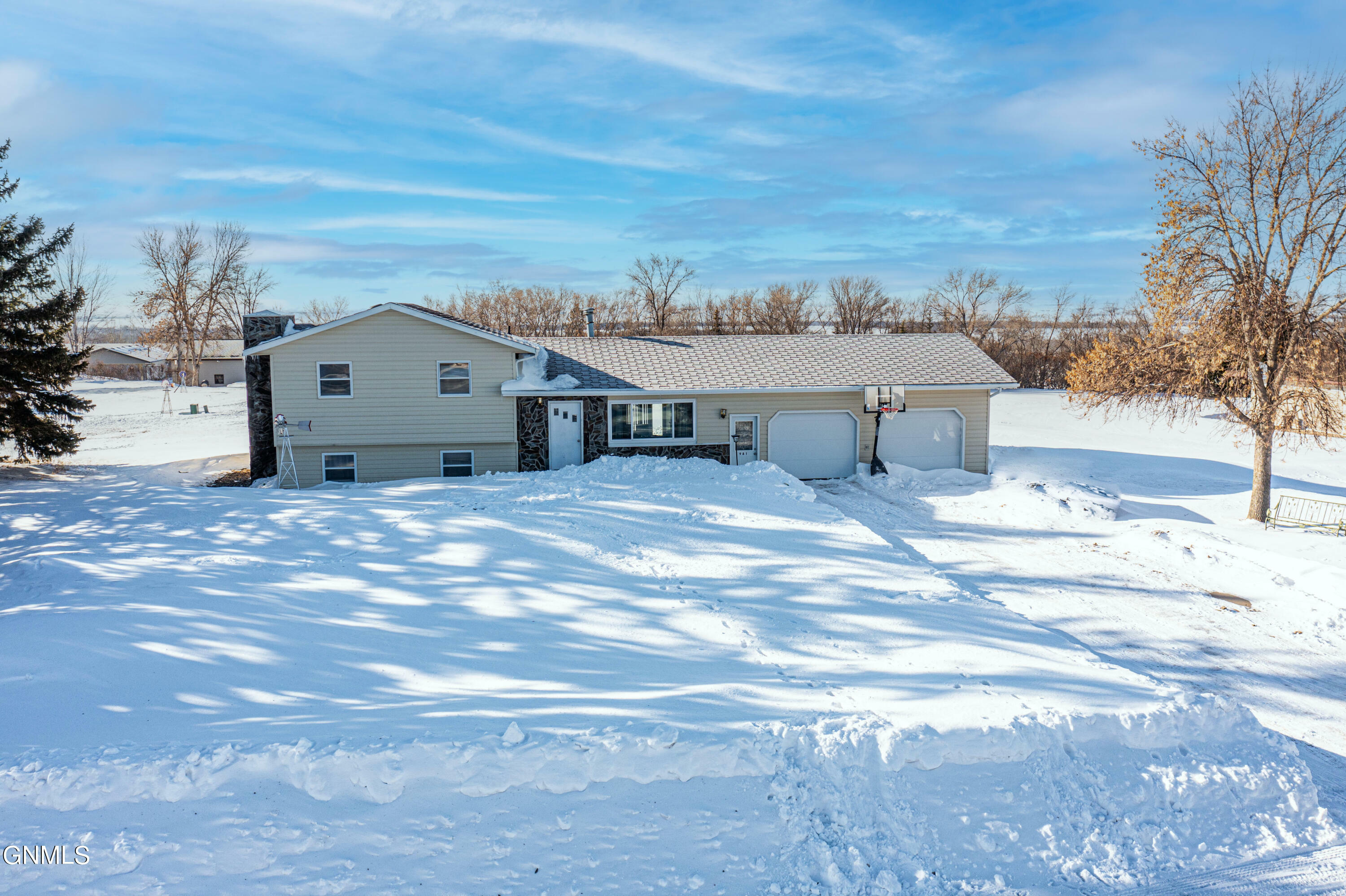 Property Photo:  981 Kelly Drive  ND 58577 