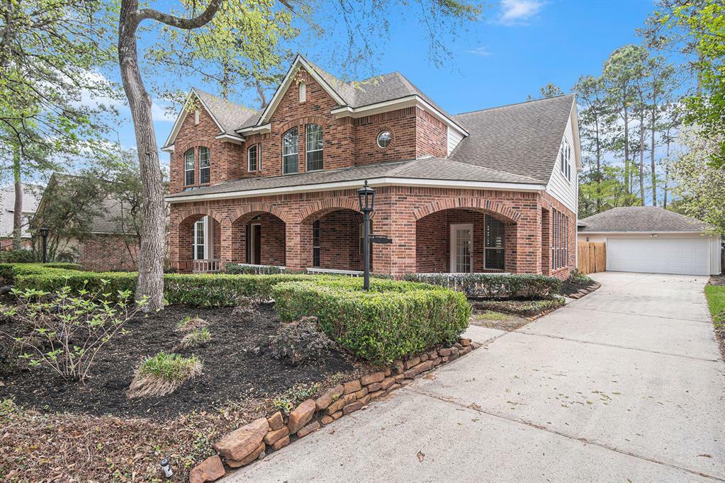 Property Photo:  203 N Hazelcrest Circle  TX 77382 