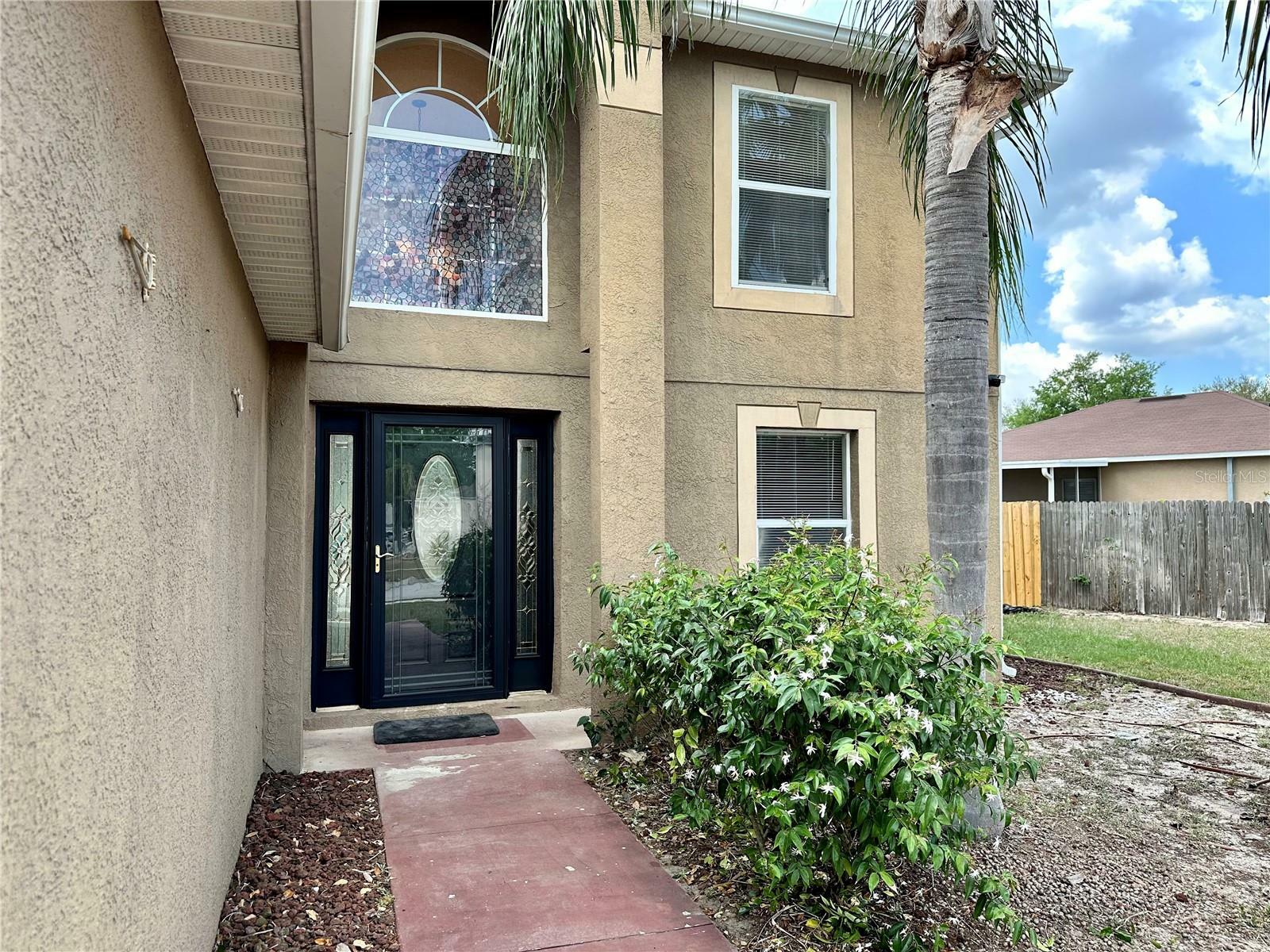 Property Photo: 908 Stallion Way FL 33594