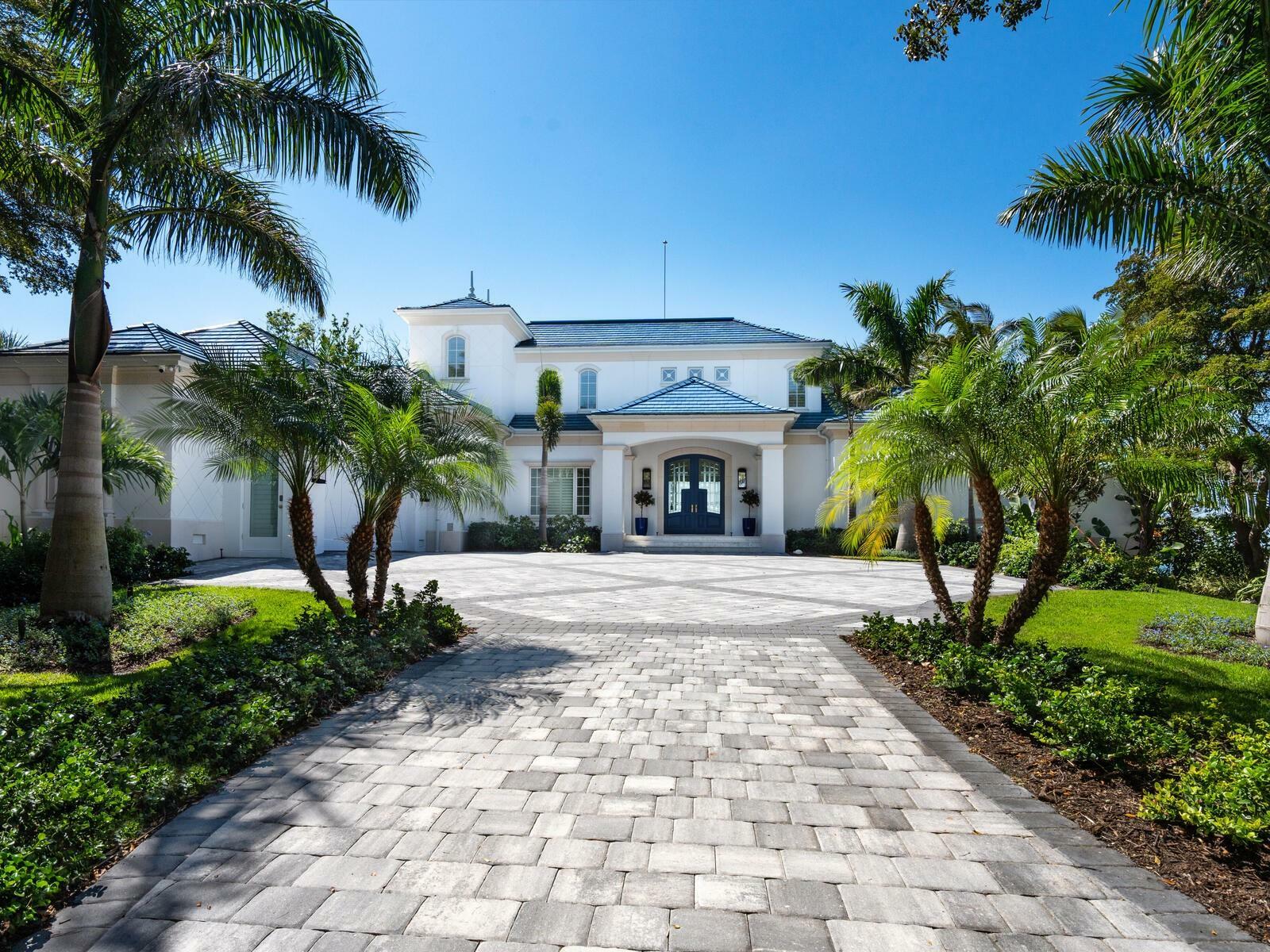 Property Photo: 626 S Owl Drive FL 34236