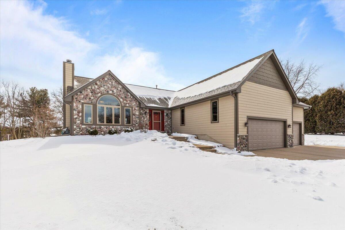 Property Photo:  N65w28541 Fairlane Dr  WI 53029 