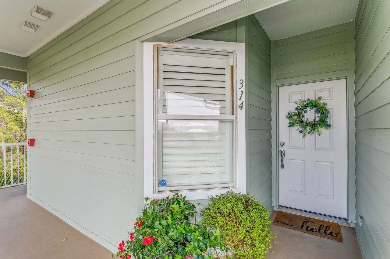 Property Photo: 4060 Indigo Dr FL 32507