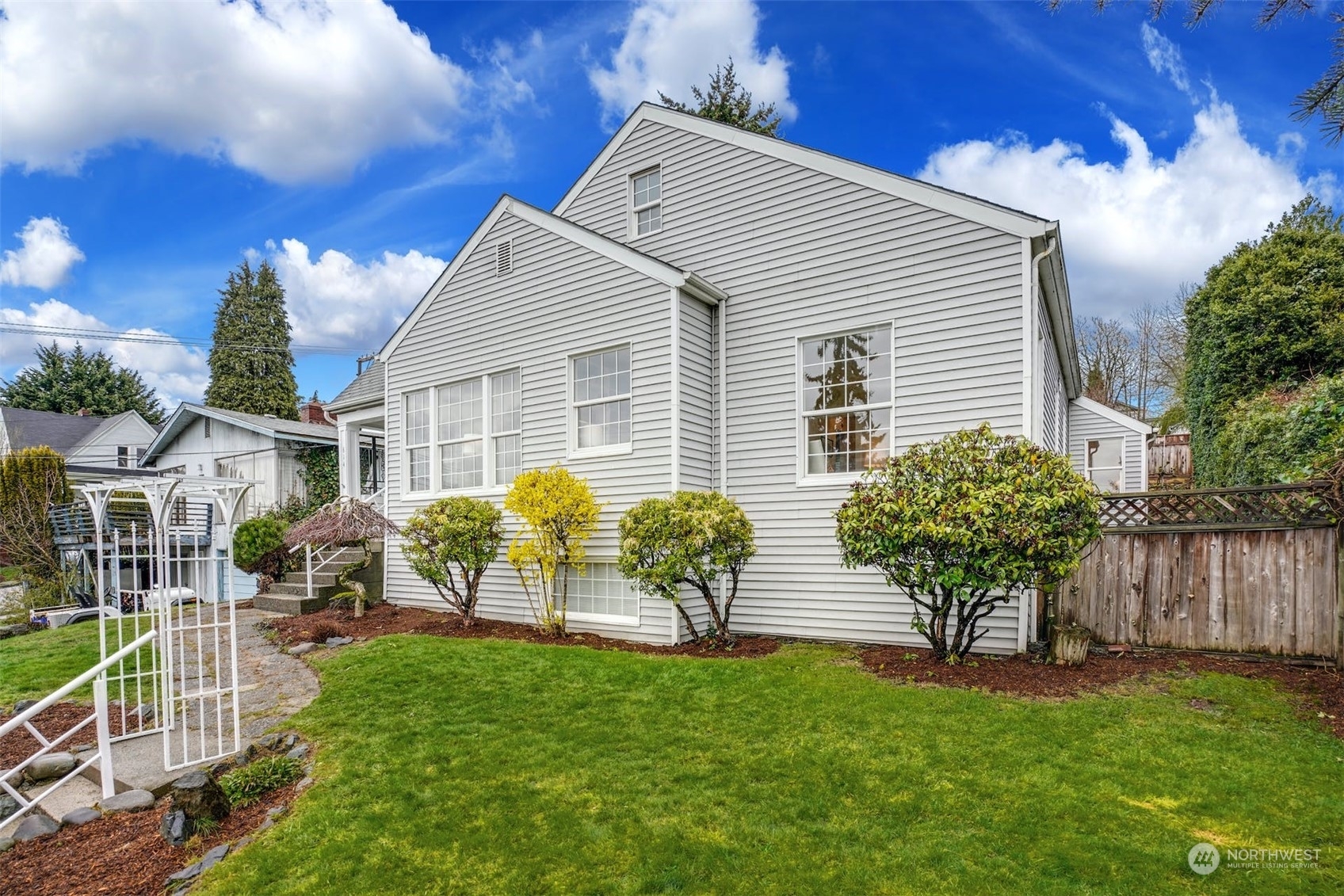 Property Photo:  614 Prospect Avenue N  WA 98030 