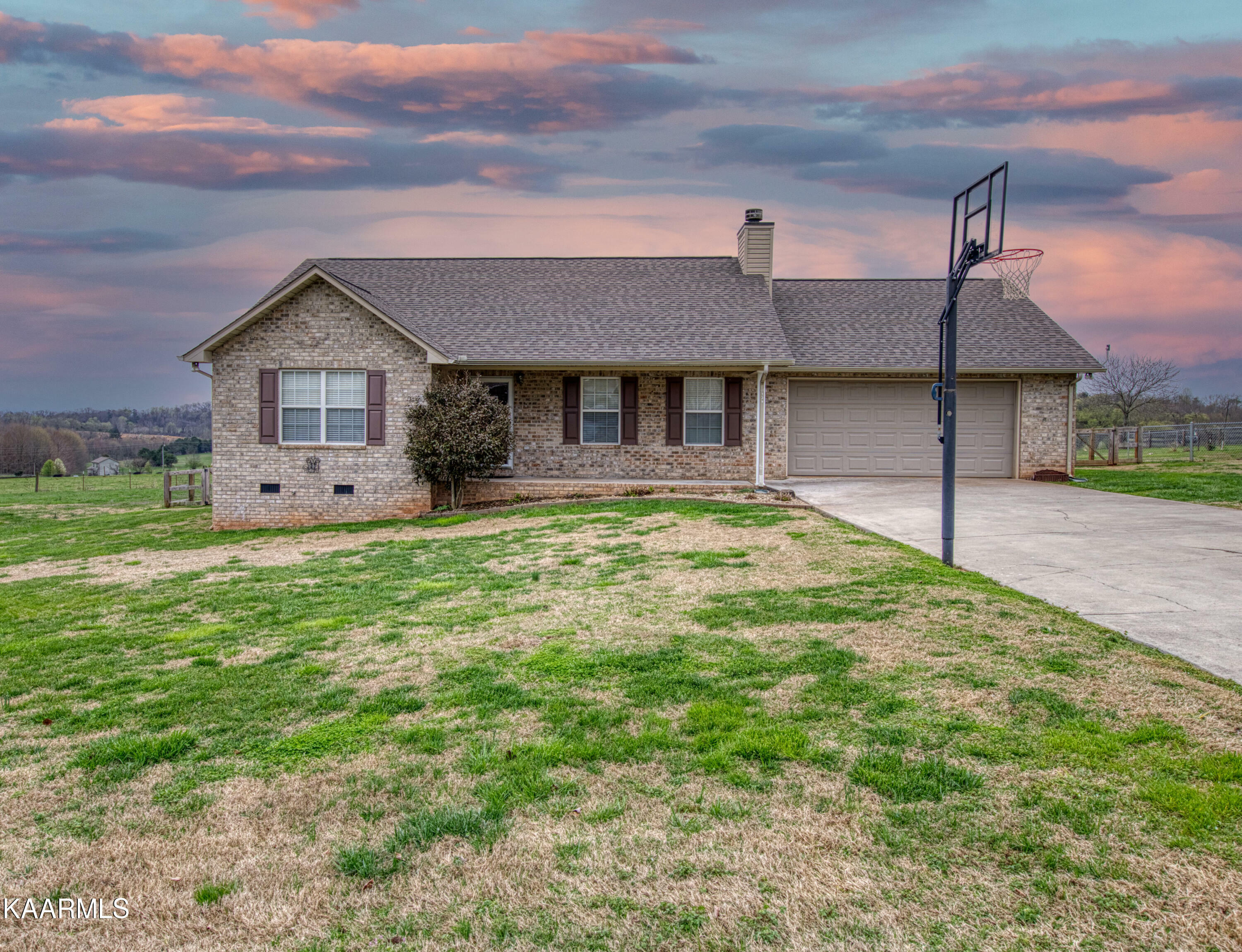 Property Photo: 139 Mountain Crest Lane TN 37742