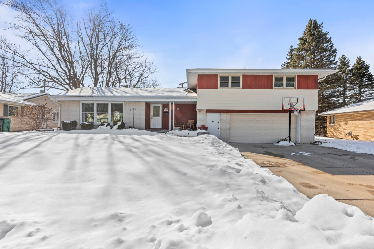 Property Photo:  N88w17059 Elmwood Dr  WI 53051 
