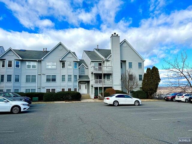 Property Photo:  7 Boulder Run Road  NJ 07501