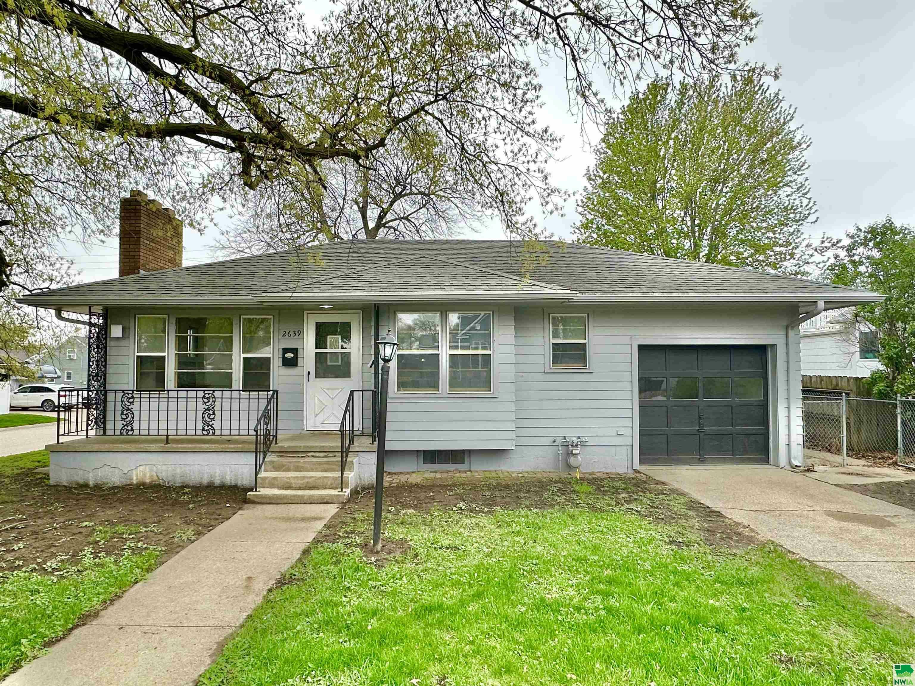 Property Photo:  2639 S Coral St  IA 51106 