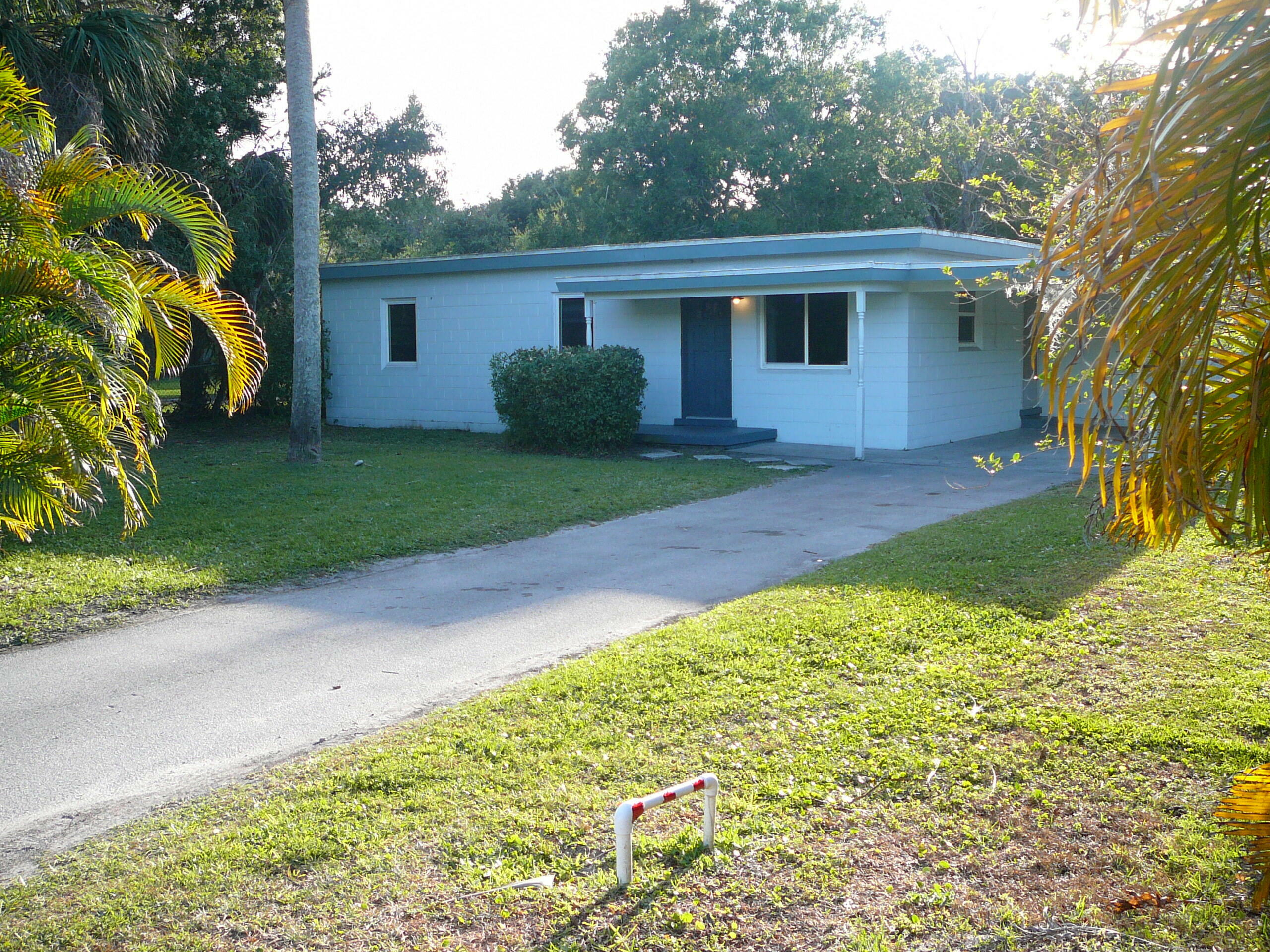 Property Photo:  2707 Quail Road  FL 34981 