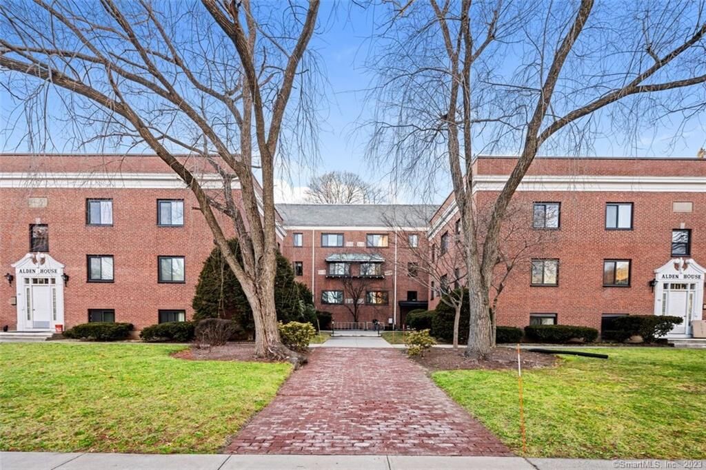 Property Photo: 570 Whitney Avenue C2 CT 06511