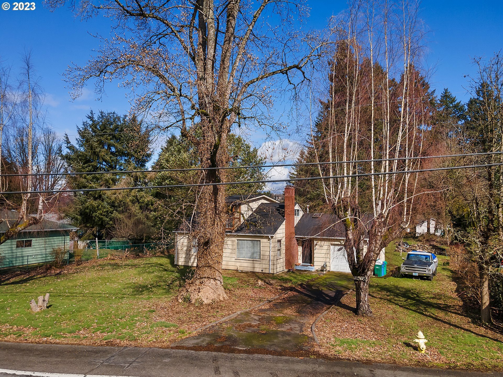 Property Photo:  18038 SE River Rd  OR 97267 