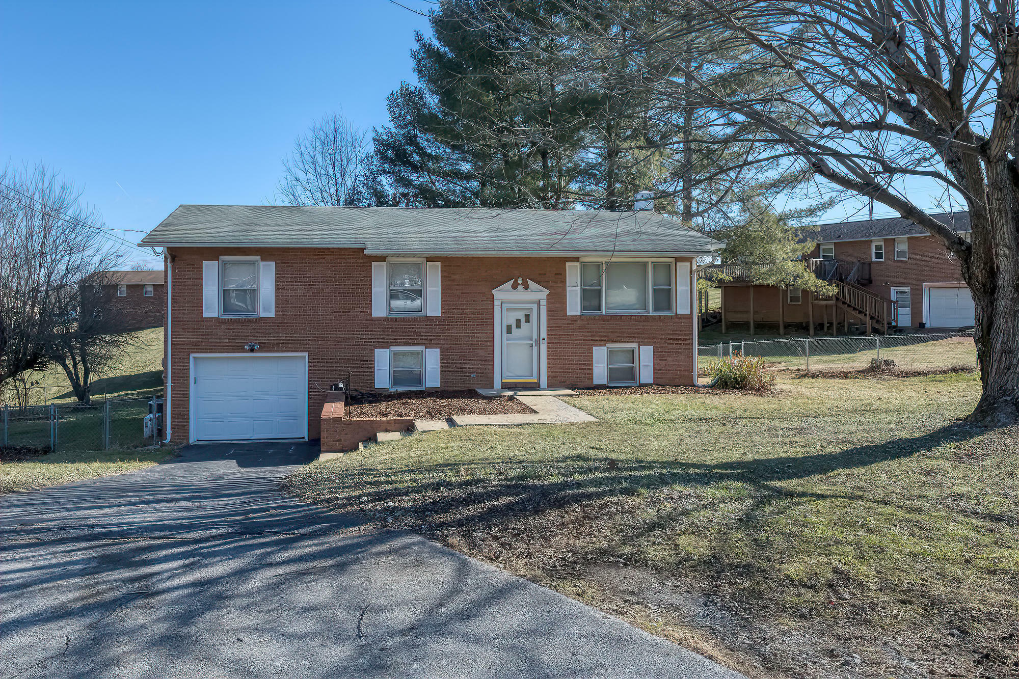 Property Photo:  416 Boxwood Court  TN 37686 