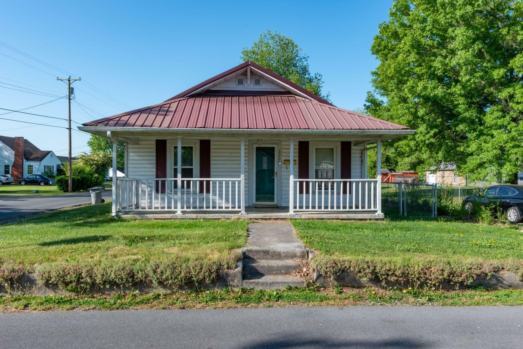 Property Photo:  200 Lark Street  TN 37620 