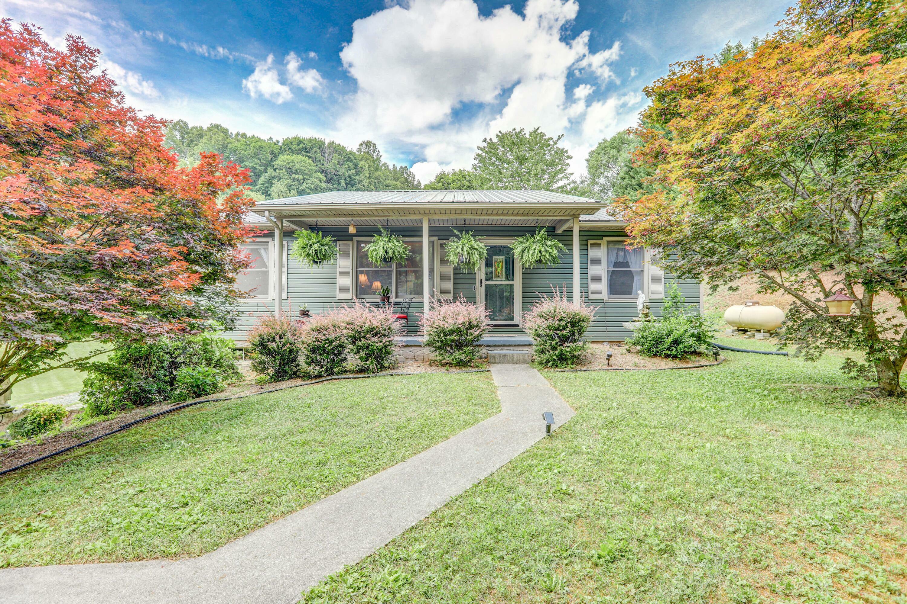 Property Photo:  215 Leonard Lane  TN 37617 