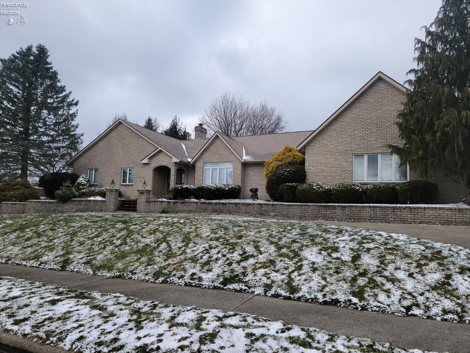 Property Photo: 1520 Oak Run Court OH 44906