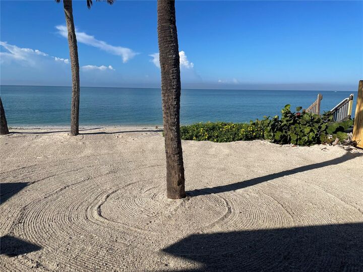 Property Photo:  2709 Casey Key Road  FL 34275 