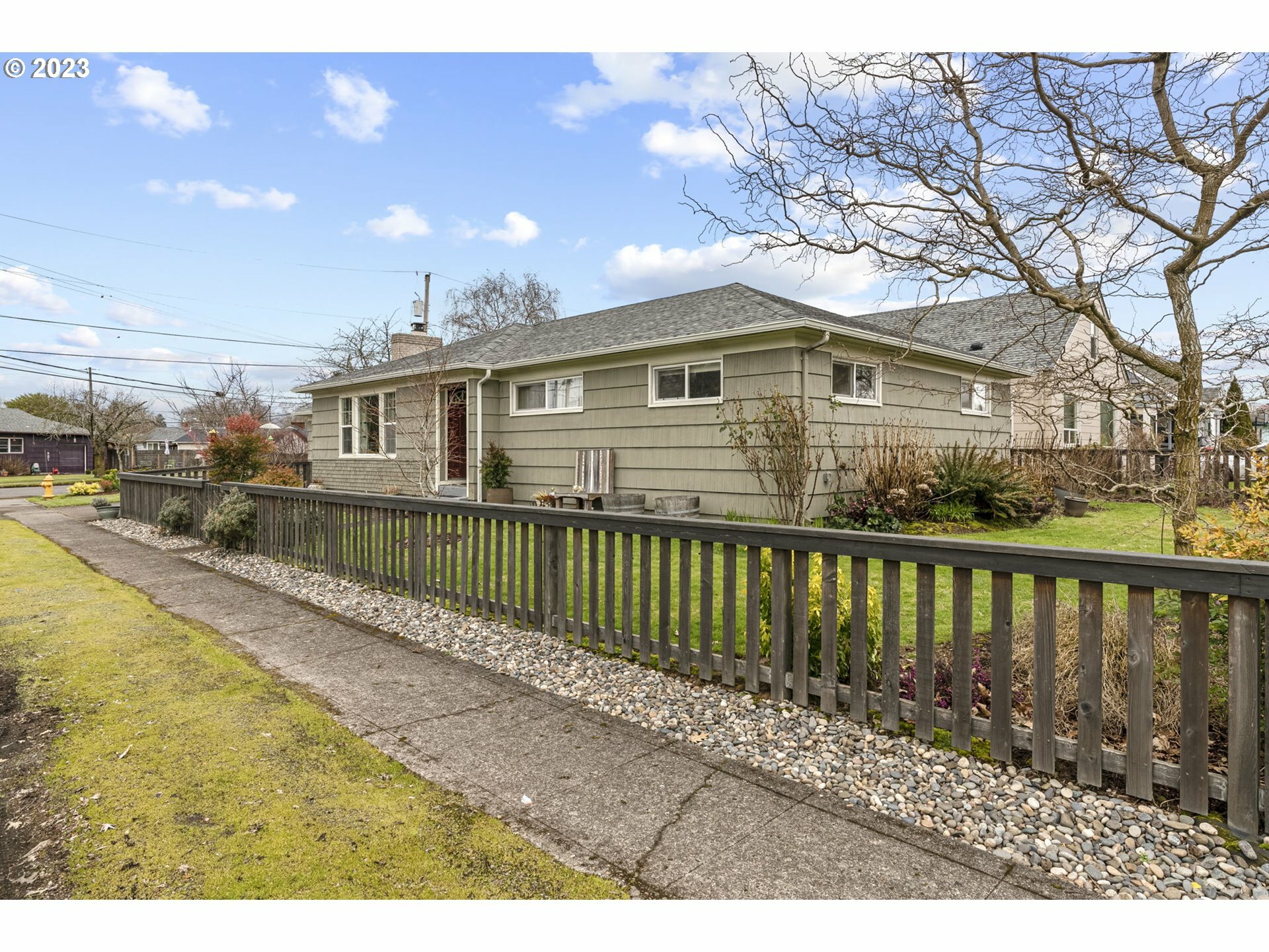 Property Photo:  2706 Cypress St  WA 98632 