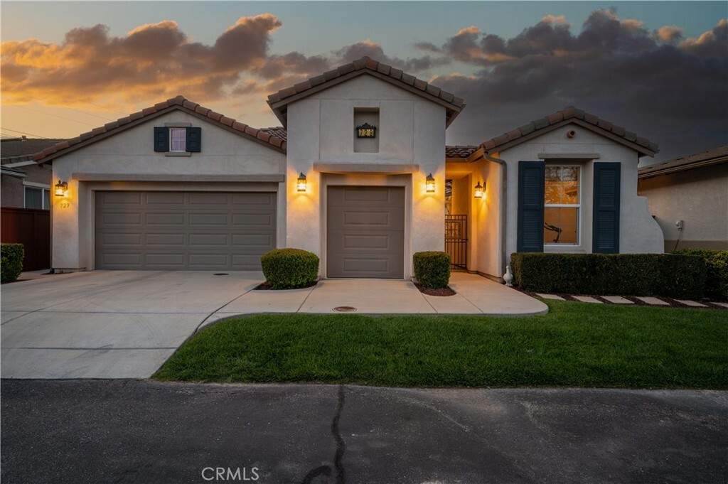 Property Photo:  729 Palo Alto Court  CA 93446 