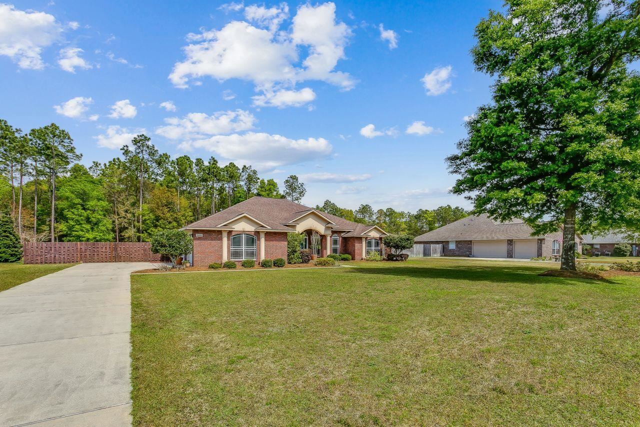 Property Photo: 3096 Wallace Lake Rd FL 32571