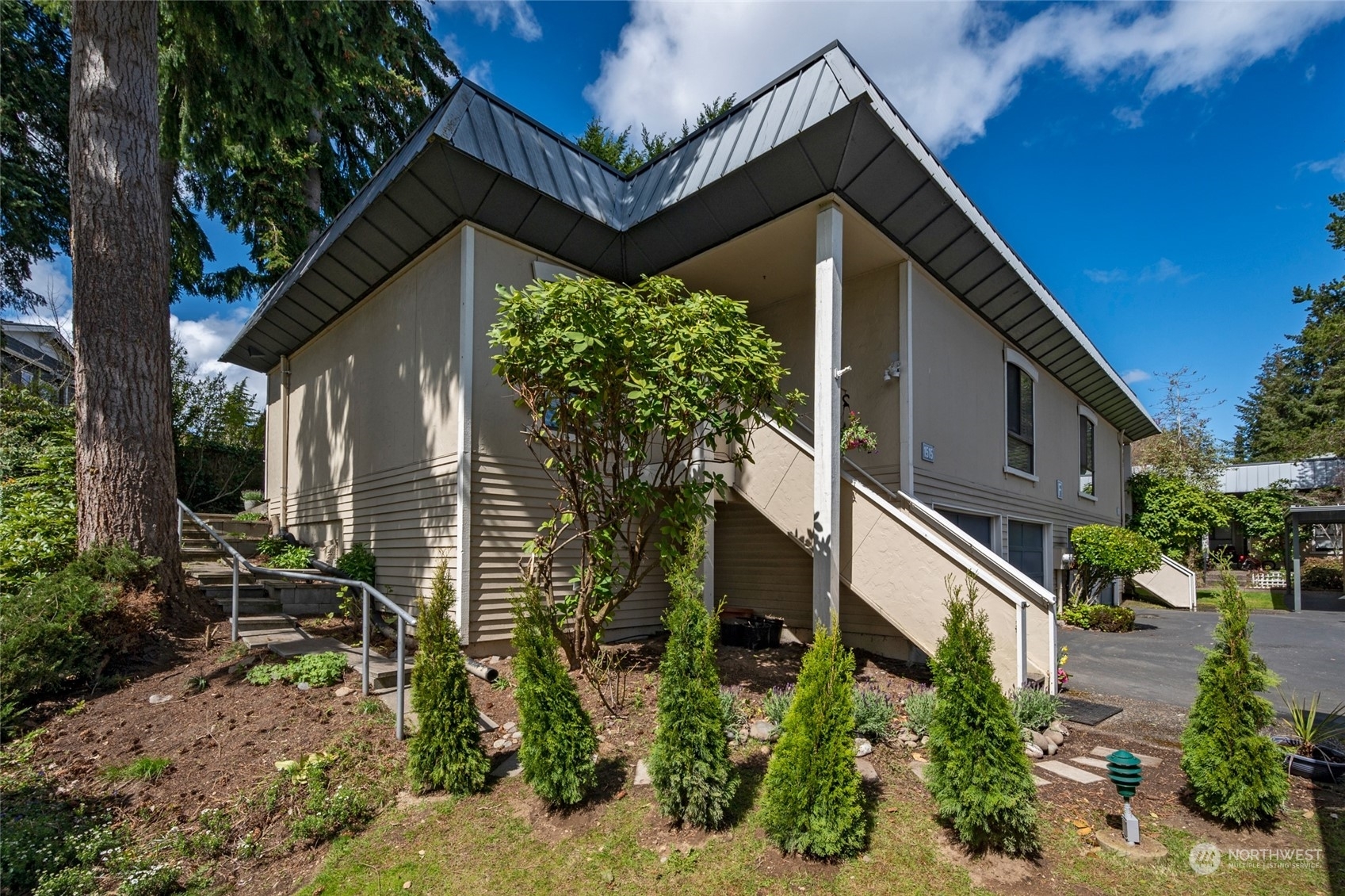 Property Photo:  1515 102nd Place NE F1  WA 98004 