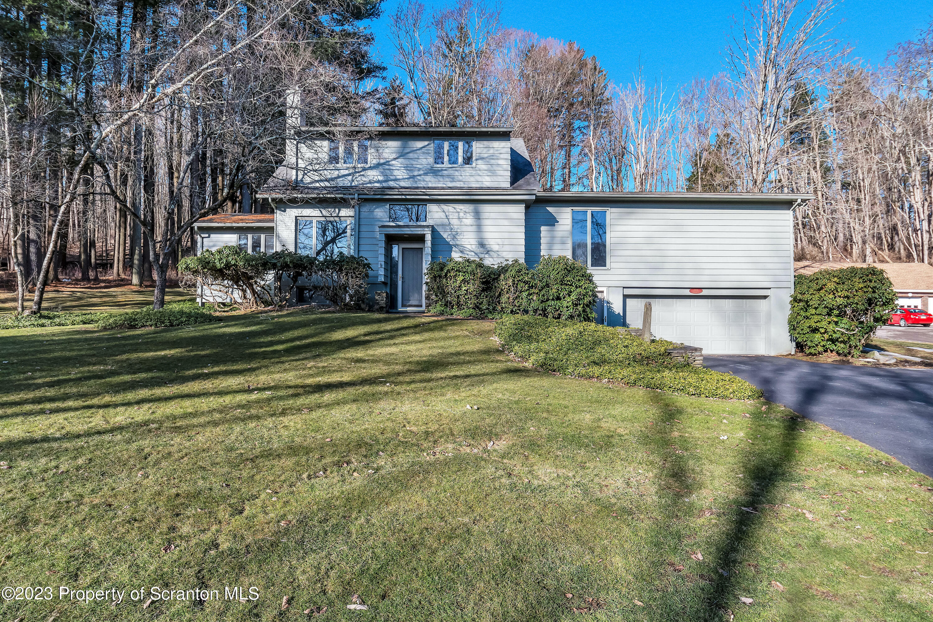 Property Photo: 1501 N Abington Rd PA 18414