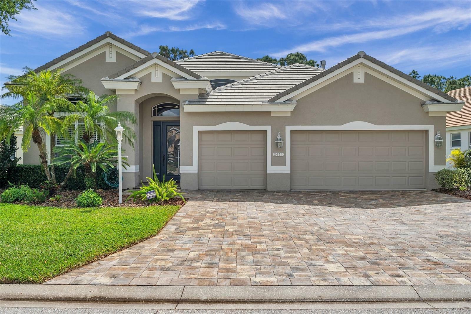 Property Photo:  8471 Sailing Loop  FL 34202 