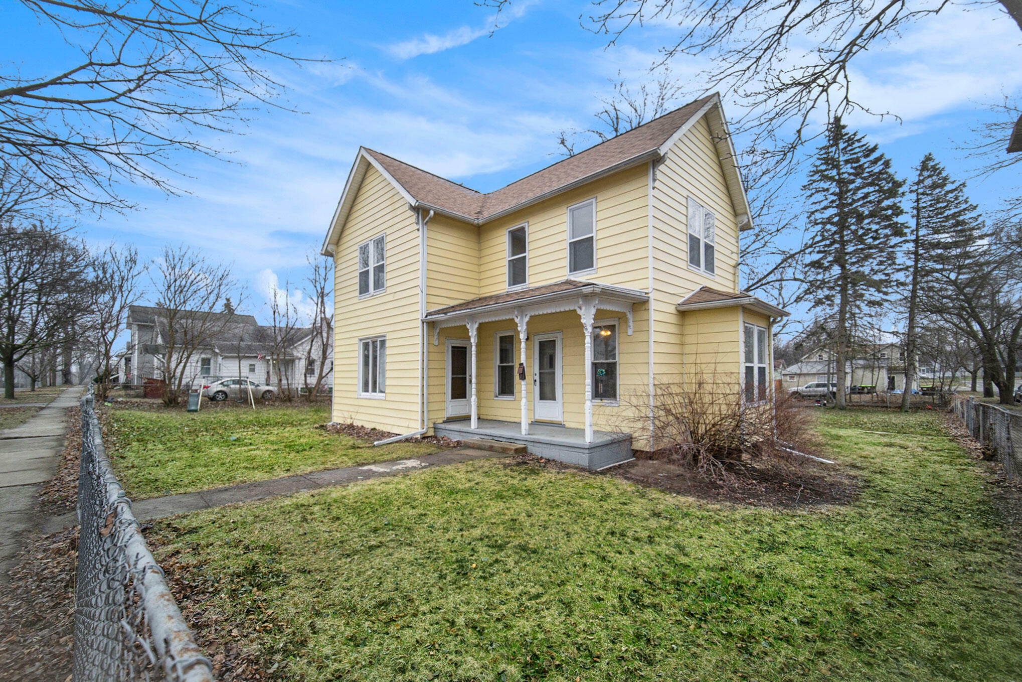 Property Photo:  1004 E Butler Street  MI 49221 