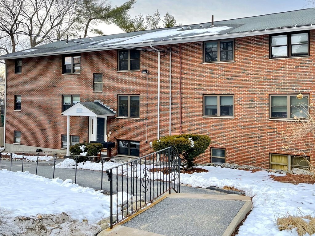 Property Photo: 2 Town House Ln 15 MA 01720