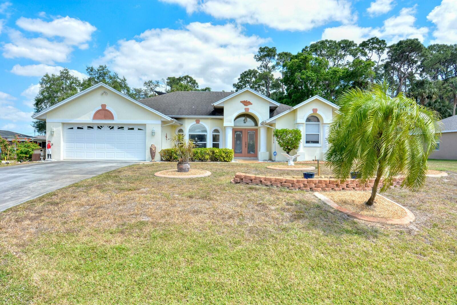 Property Photo:  2041 SW Villanova Road  FL 34953 