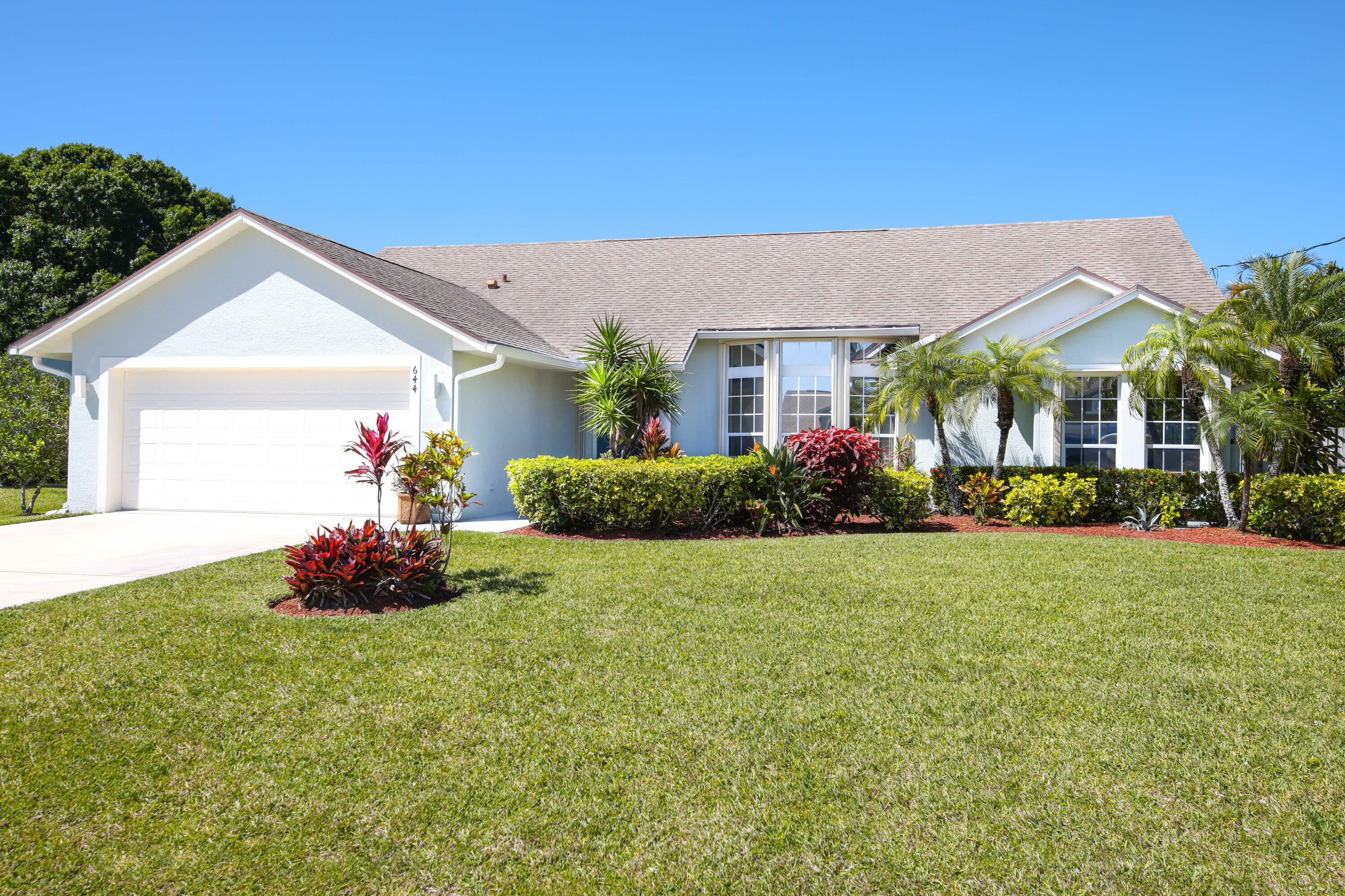 Property Photo:  644 SE Dean Terrace  FL 34984 